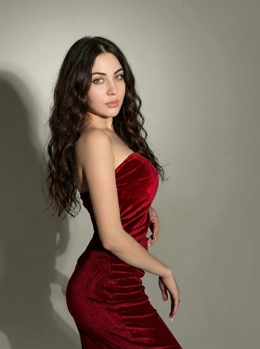 Elza – Azerbaijani escort in Hong Kong — 3 / 6
