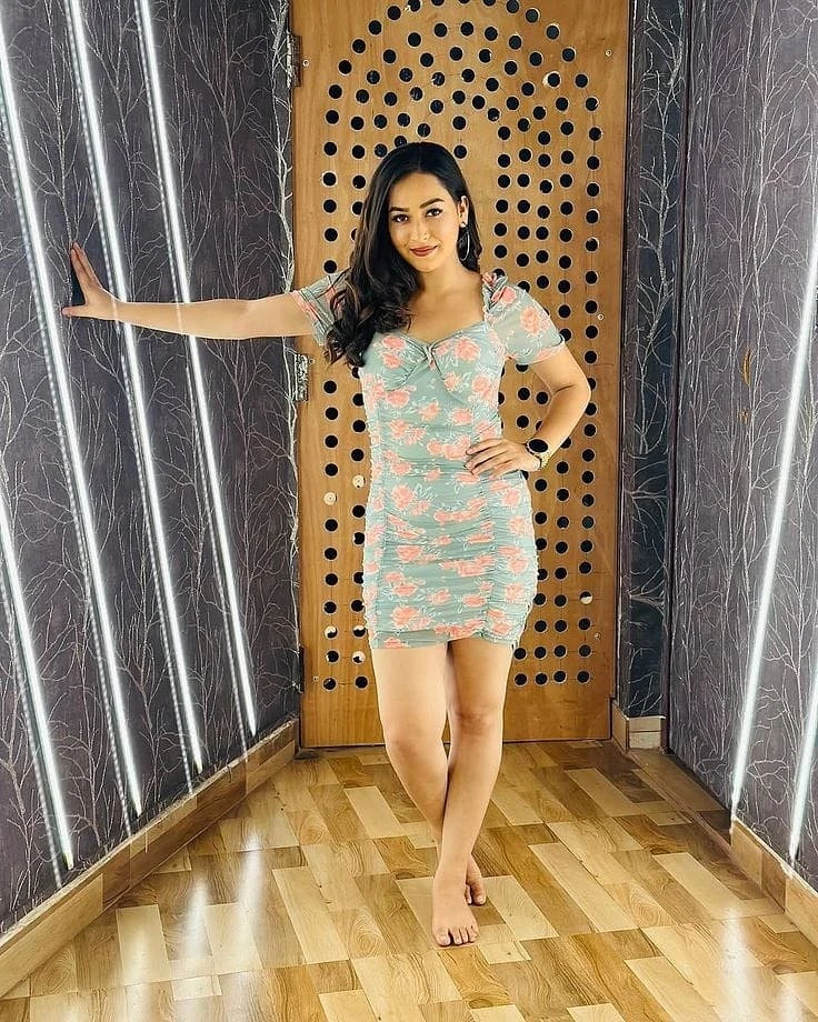 Divyanshi Best Incall Outcall Service, E – Indian escort in Faridabad — 4 / 7