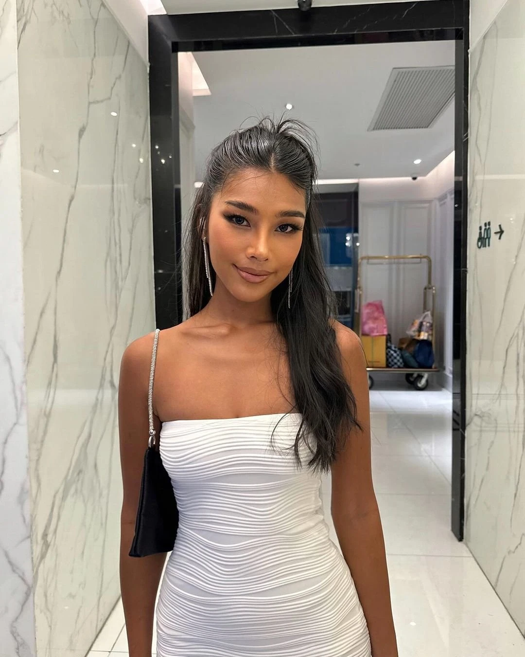 Cassie – Thai escort in Hong Kong — 3 / 5