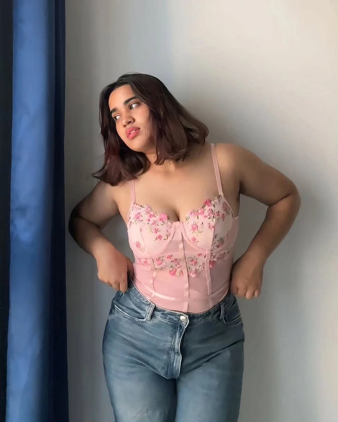 Ayesha (Meeting & Cam Session) Available – Indian escort in Ahmedabad — 5 / 6