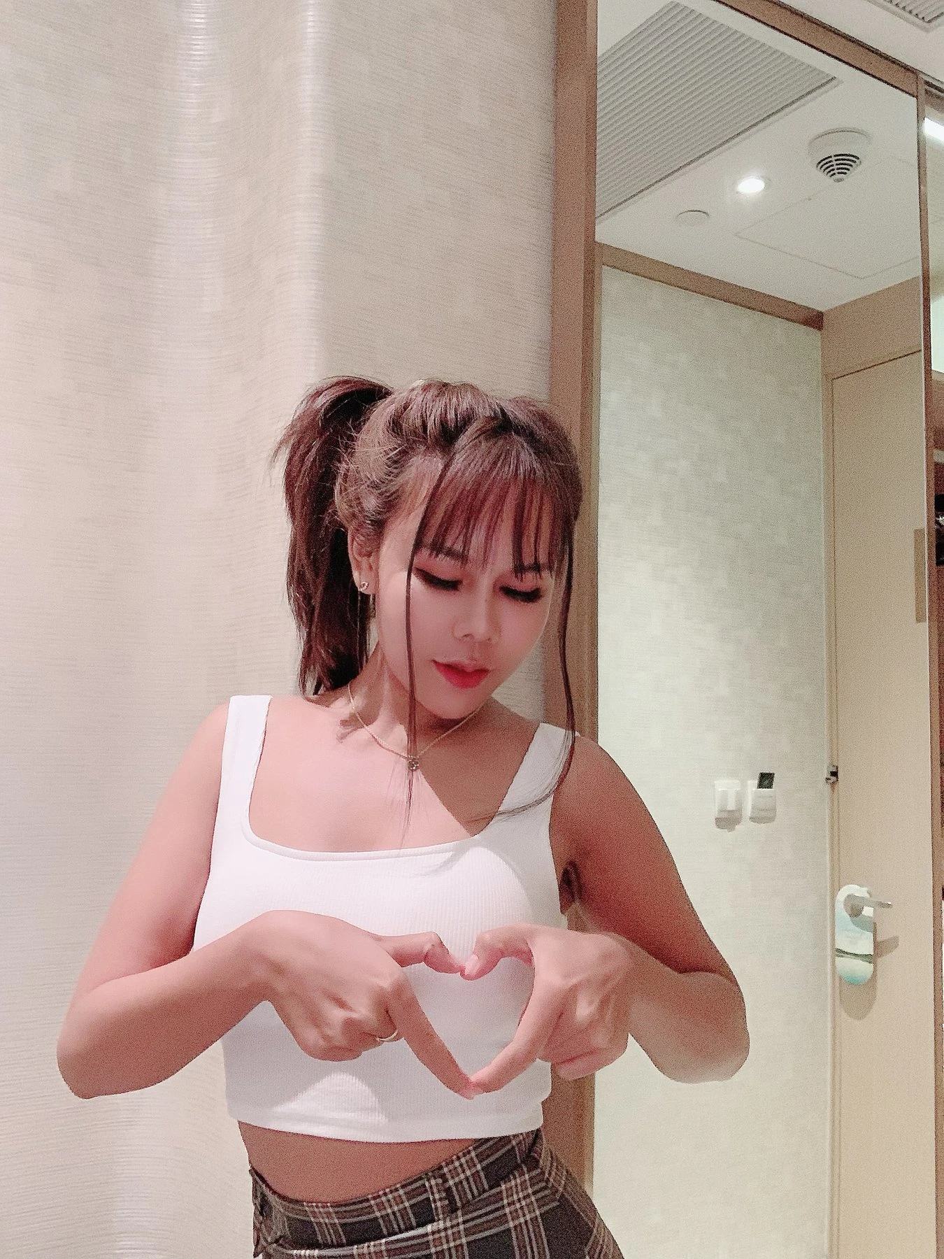 Gina – Thai escort in Hong Kong — 2 / 4