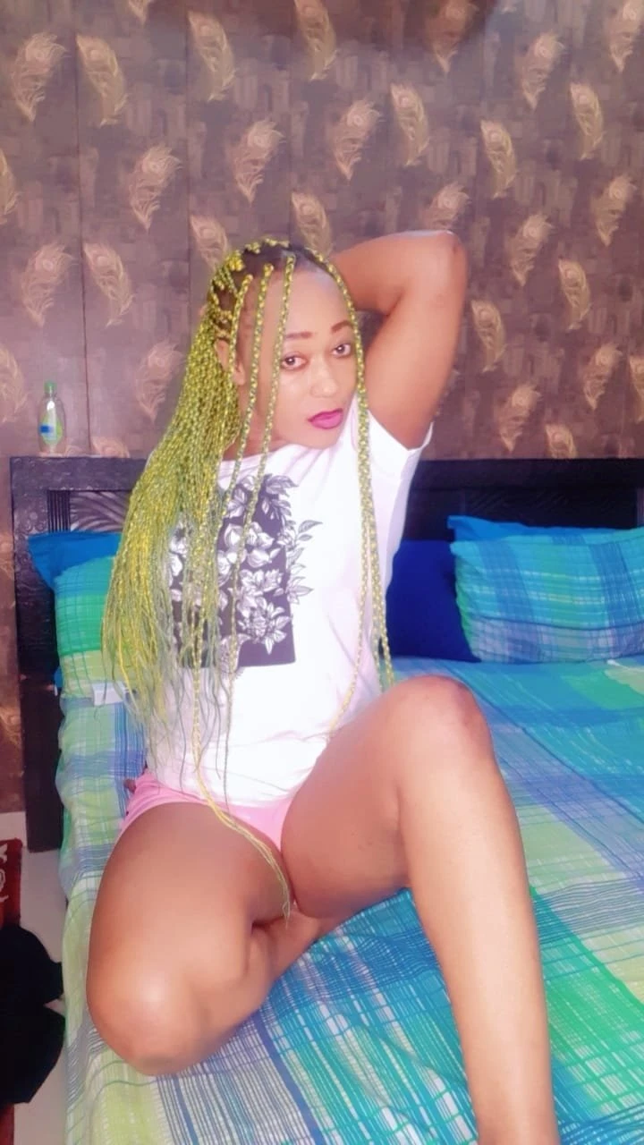 Quin From Zirakpur – South African escort in Chandigarh — 2 / 3