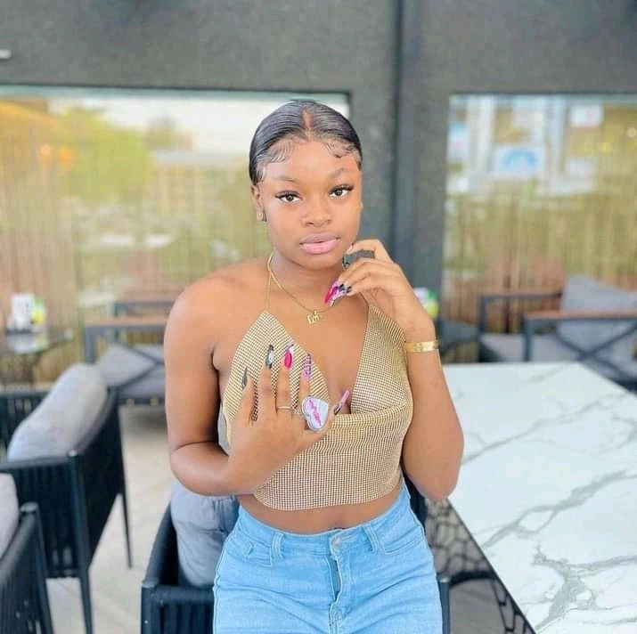 Nishie – South African escort in Chandigarh — 2 / 4