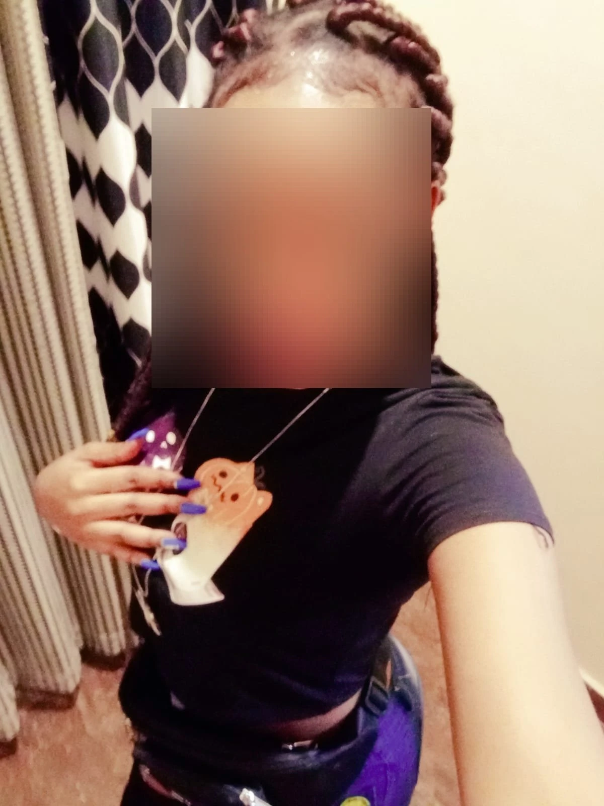 Fenny – Kenyan escort in Bangalore — 2 / 4