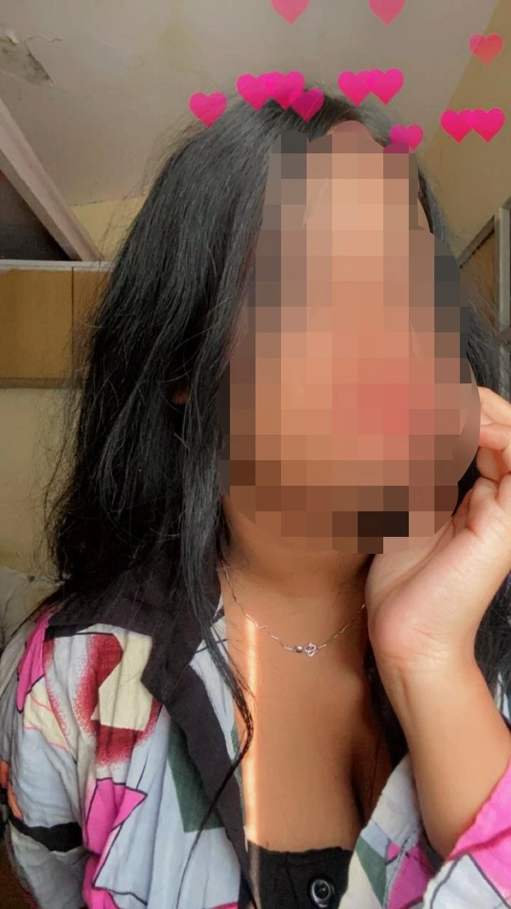 Aayesha Cam show or real meet – Indian escort in Bangalore — 3 / 4