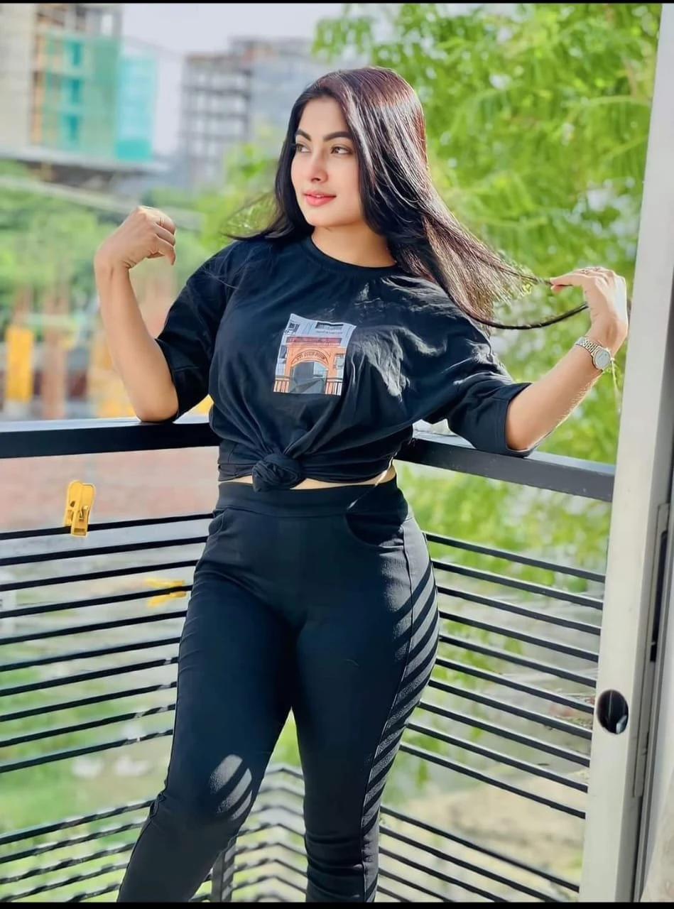 Aditi Singh – Indian escort in Candolim, Goa — 2 / 5