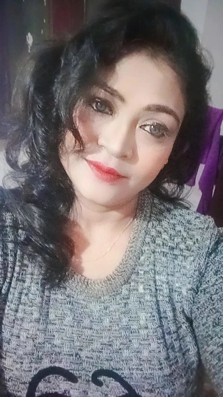 Hot Girl Cam and Meet – Indian escort in Bangalore — 2 / 3