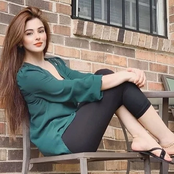 Simran Kaur – Indian escort in Chandigarh — 3 / 6