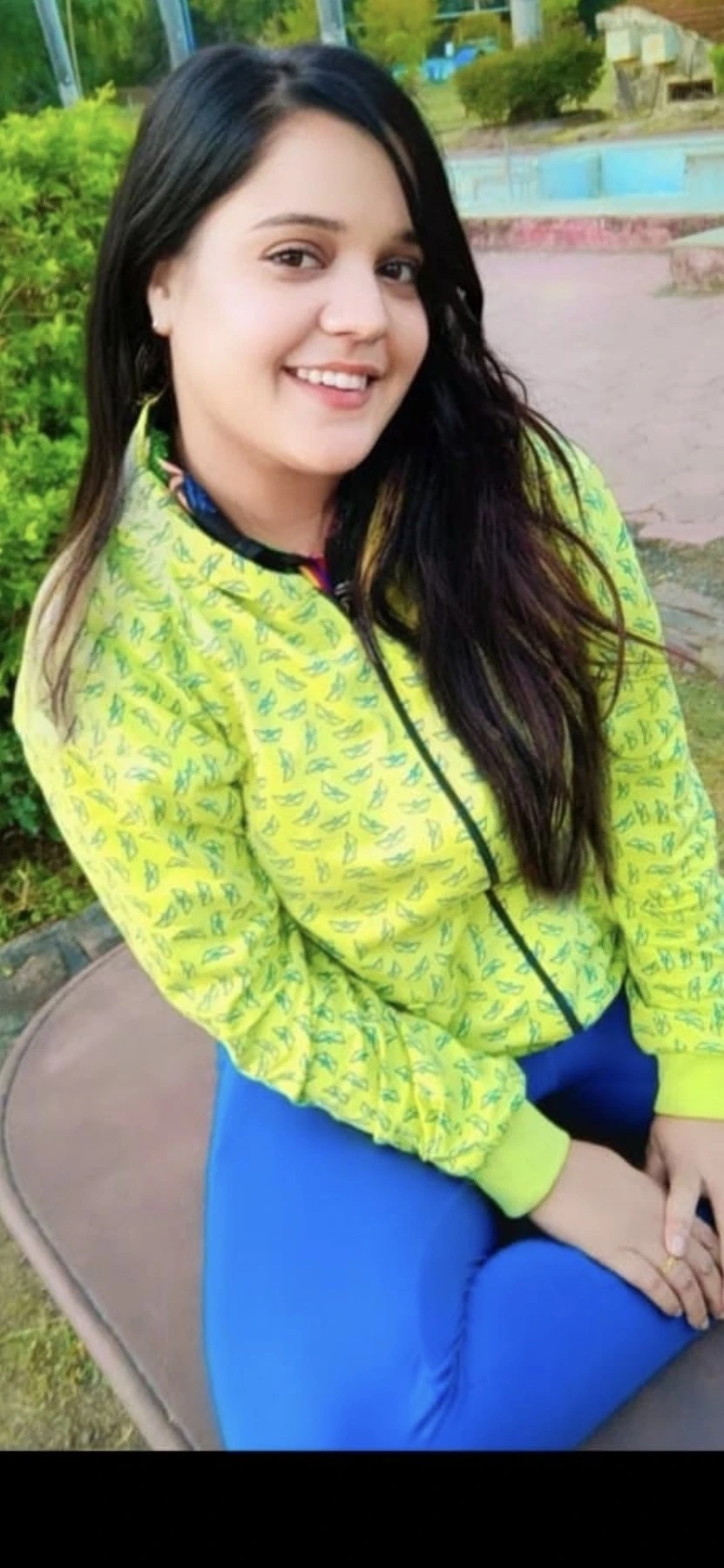 Manju Real meet & Cam session – Indian escort in Bangalore — 4 / 5