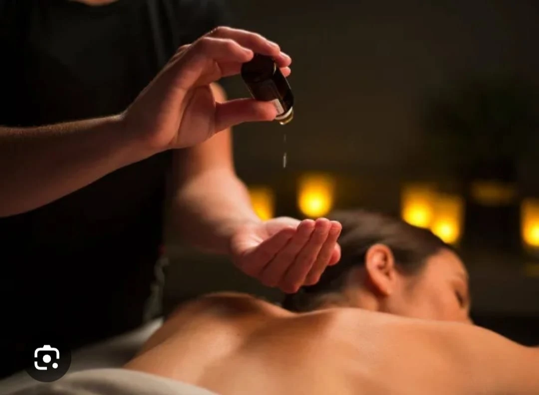 FEMALE TO MALE FUL BODY OIL MASSAGE HPY – Indian escort in Bangalore — 3 / 8