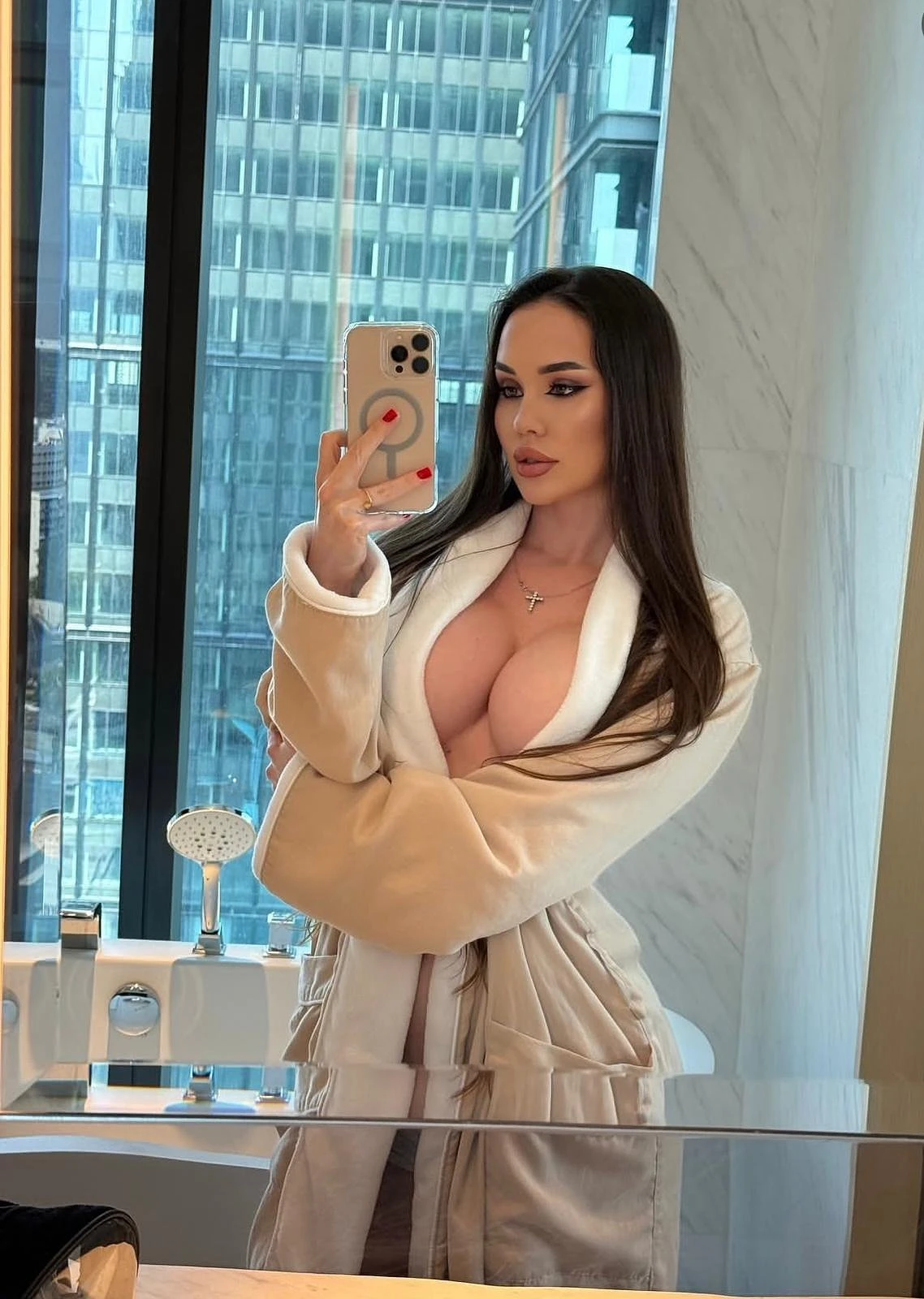 Evonne Prettiest Party Goer in Town – Australian escort in Hong Kong — 22 / 31