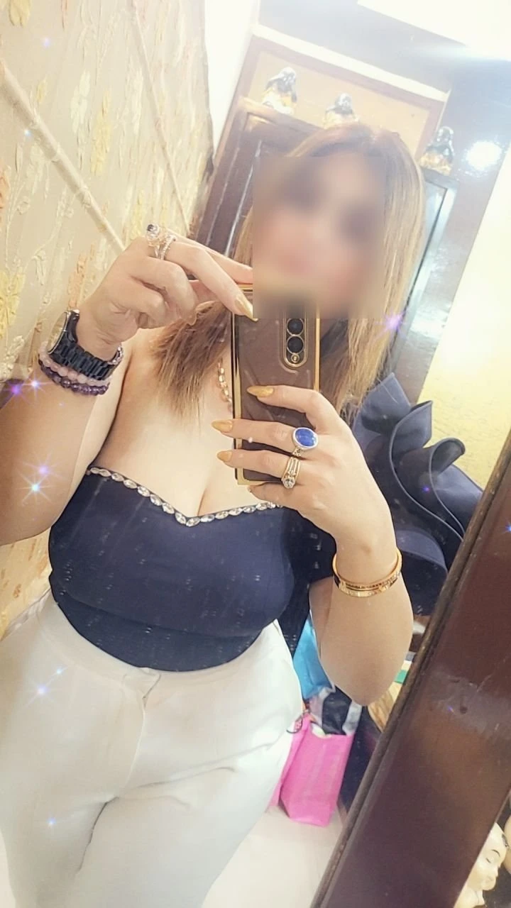 Lubna Intimacy Indian Queen in Dubai – Indian escort in Bangalore — 3 / 14