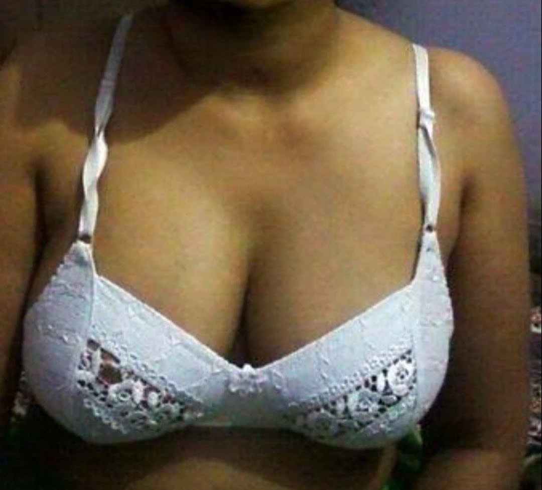 Akshu – escort in Coimbatore — 3 / 4