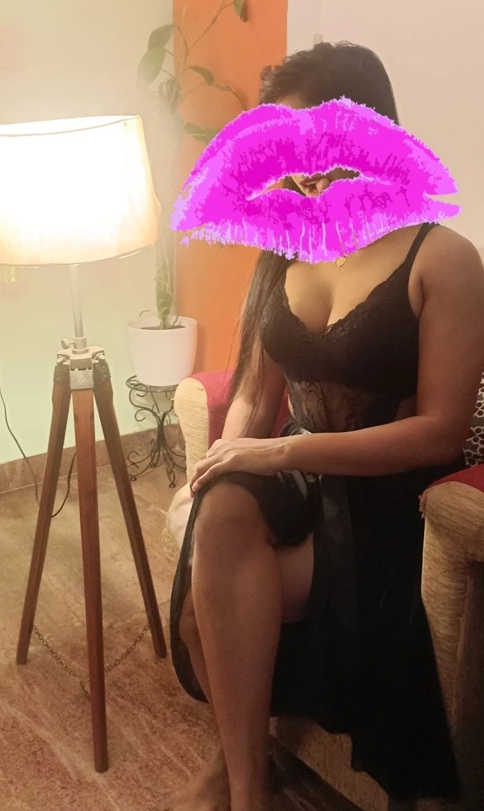 Nisha web cum services to – Indian escort in Bangalore — 3 / 5