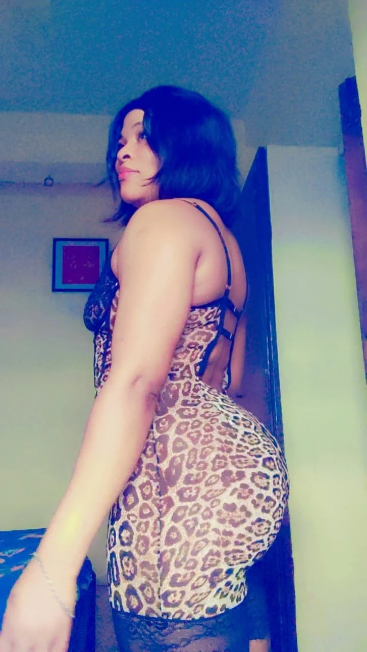 Call me Sexy Emily Of Nude Webcam – South African escort in Bangalore — 3 / 5