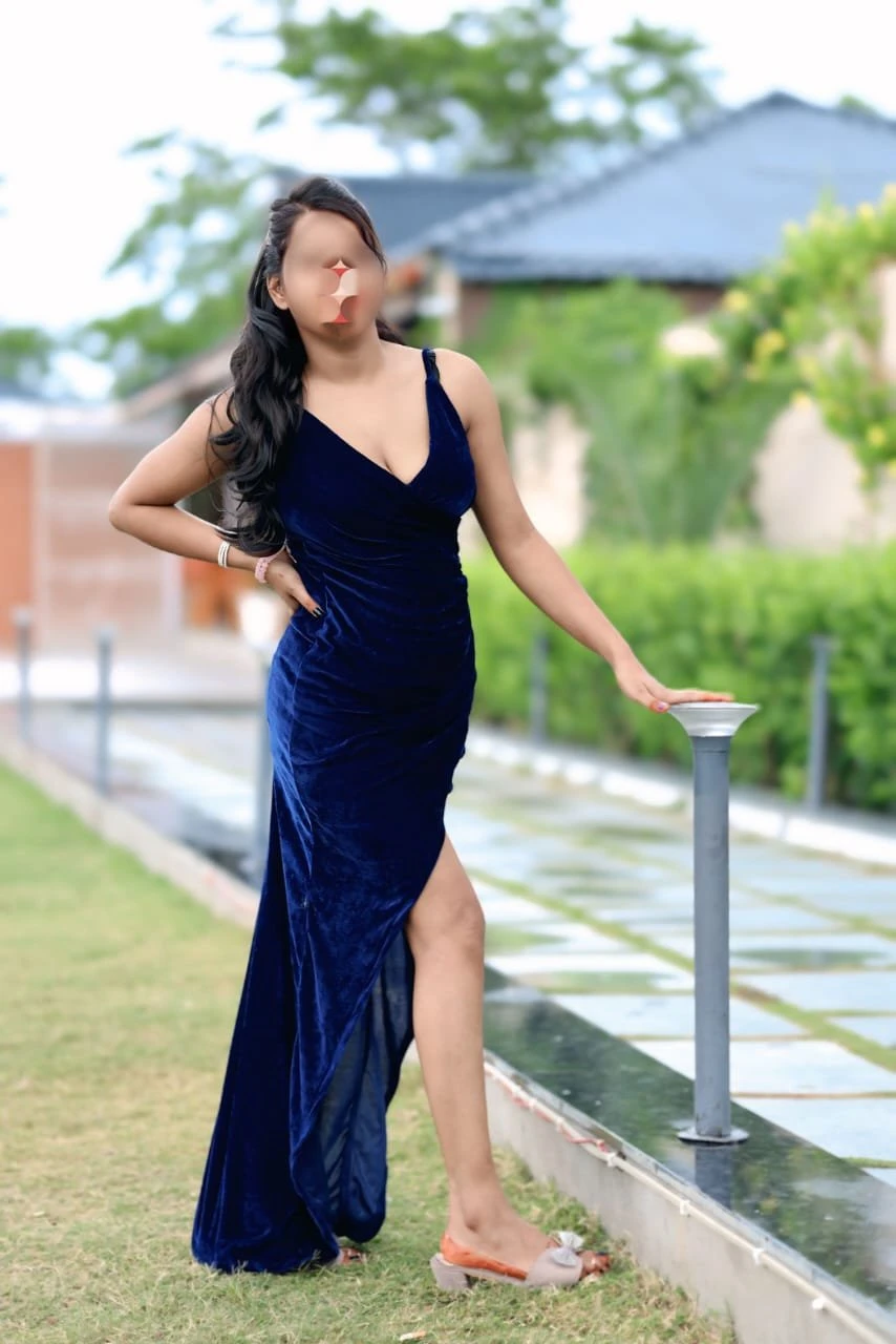 Hot Wife Kavita Singh – Indian escort in Ahmedabad — 15 / 17