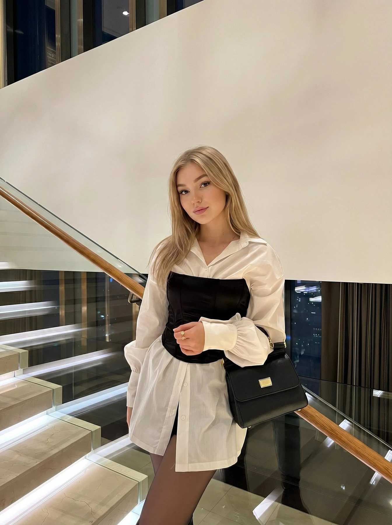 Bella Velvet Vixen – Russian escort in Hong Kong — 6 / 8