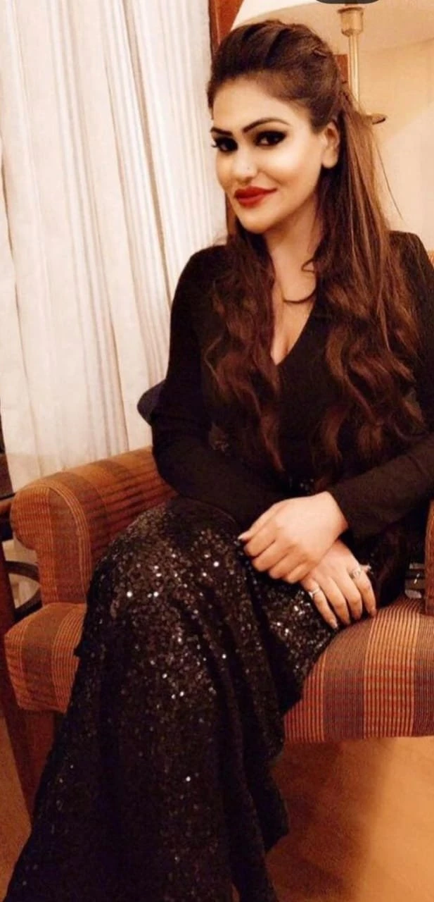 Actress Poonam – Indian escort in Hong Kong — 6 / 7