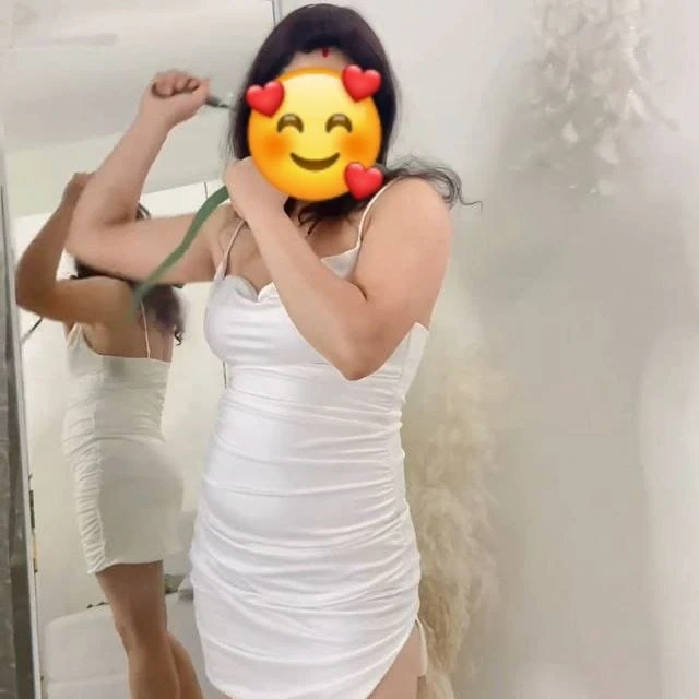 PRIYA CAM & REAL MEET – Indian escort in Bangalore — 4 / 7