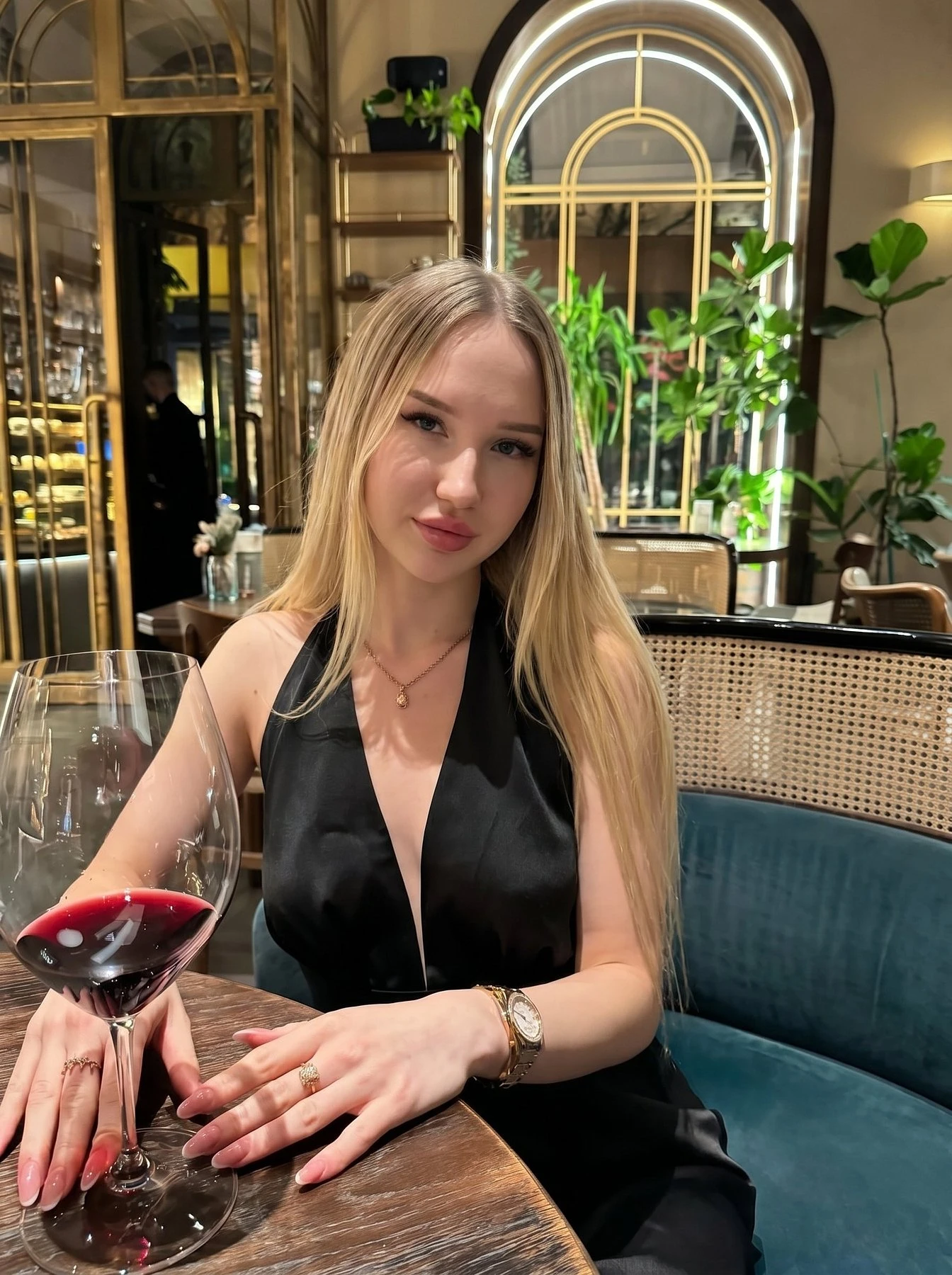 Alessia – Ukrainian escort in Hong Kong — 3 / 6