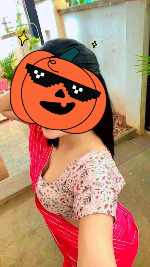 Direct Whatsapp Model Simran Khanna – Indian escort in Bangalore — 3 / 5