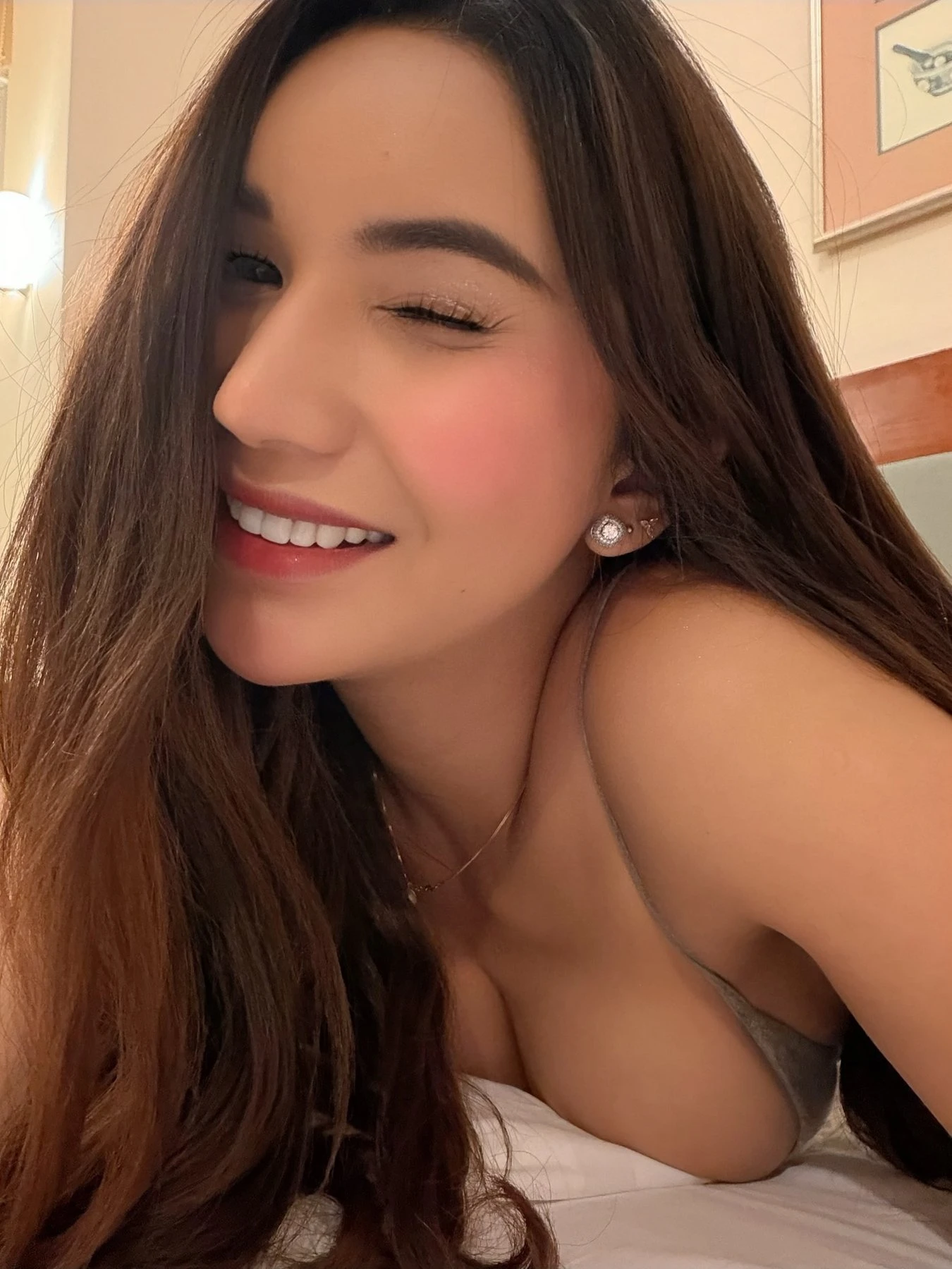 Sienna – Filipino escort in Hong Kong — 23 / 24