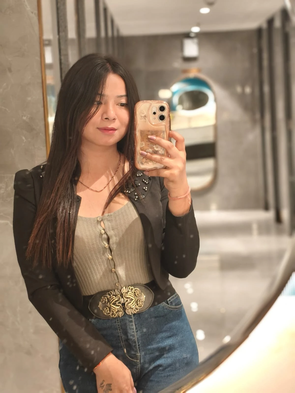 Sony Singh – Indian escort in Bangalore — 3 / 5