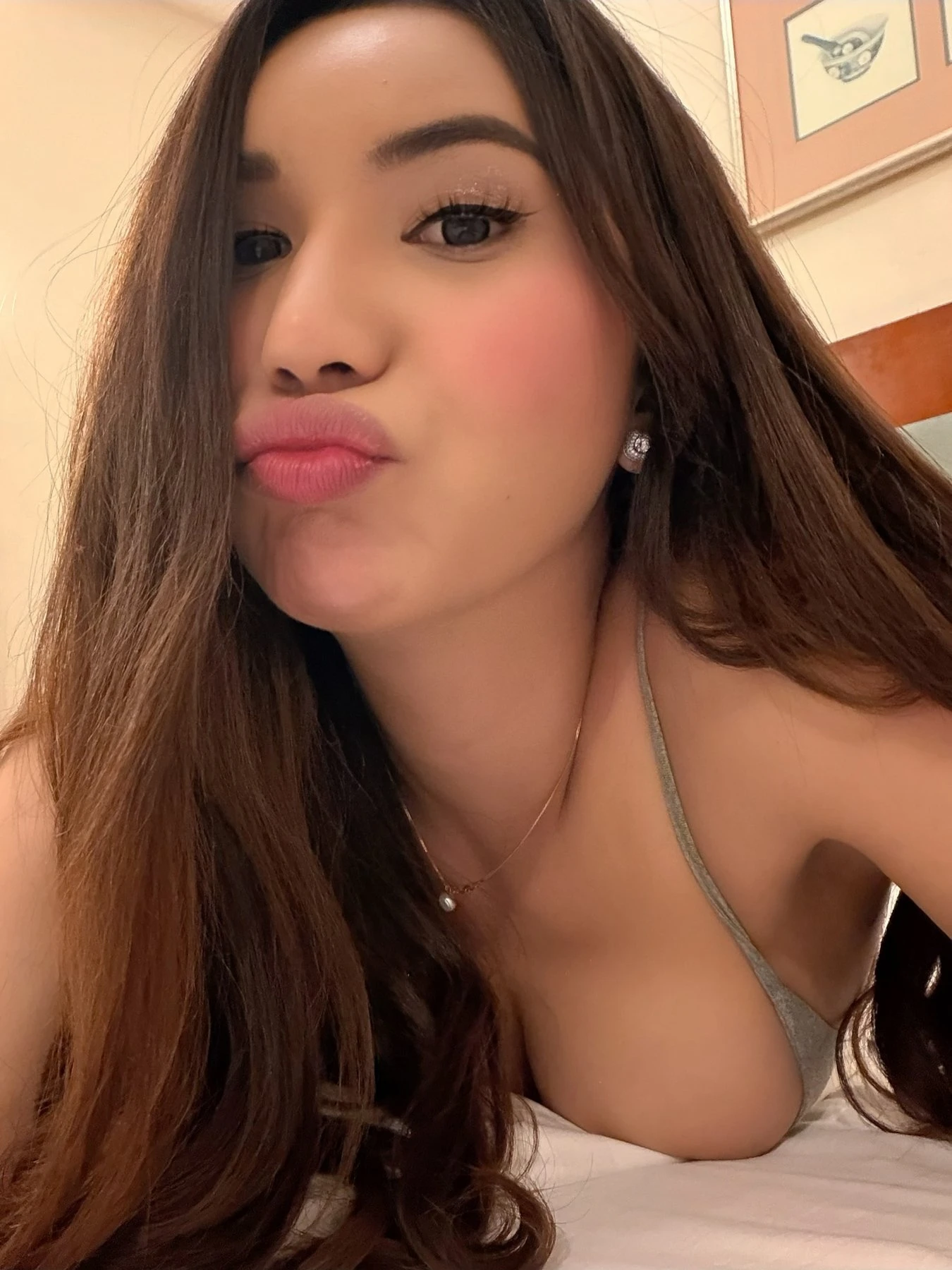 Sienna – Filipino escort in Hong Kong — 22 / 24