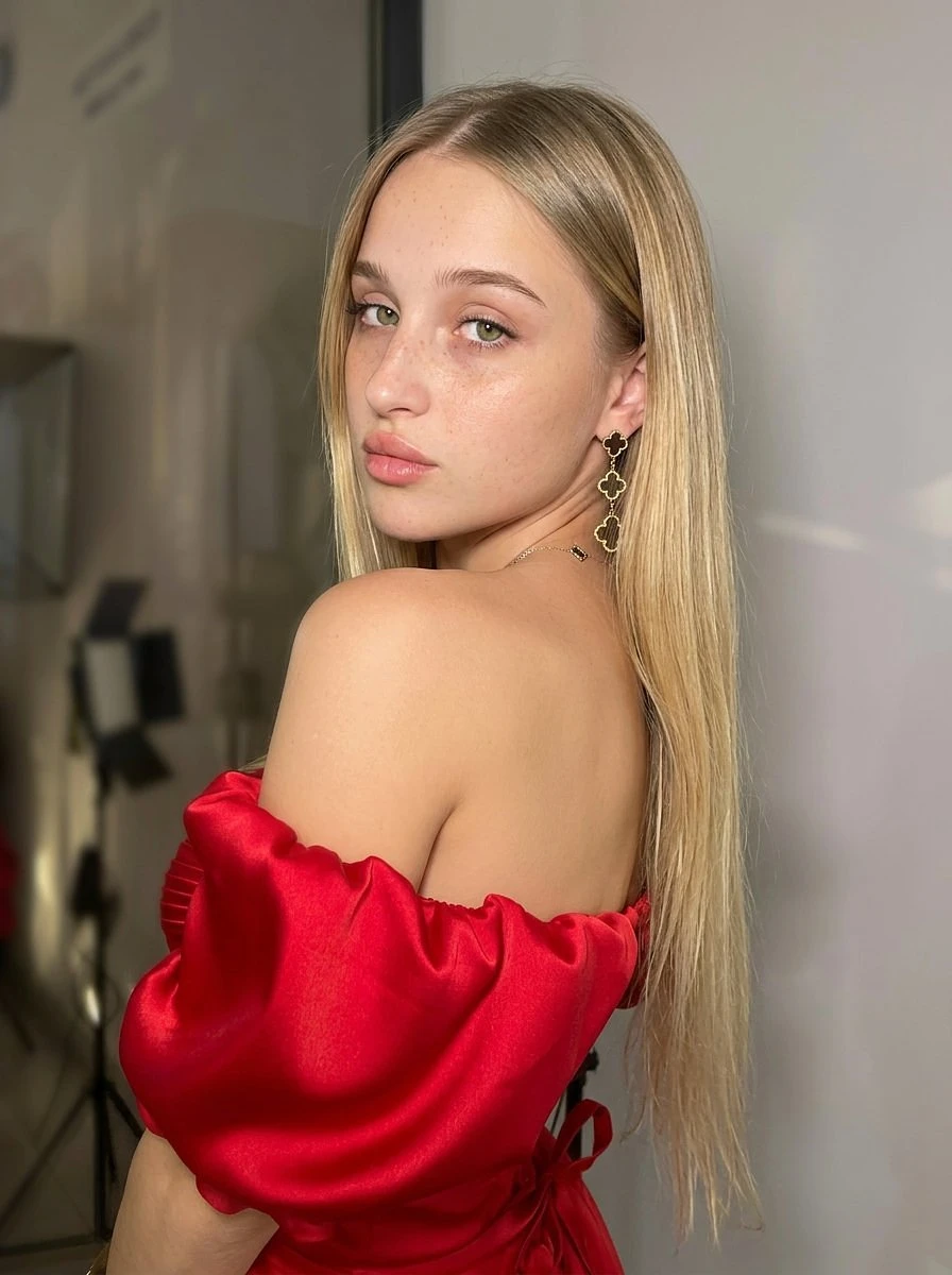 Luna – Russian escort in Hong Kong — 5 / 6