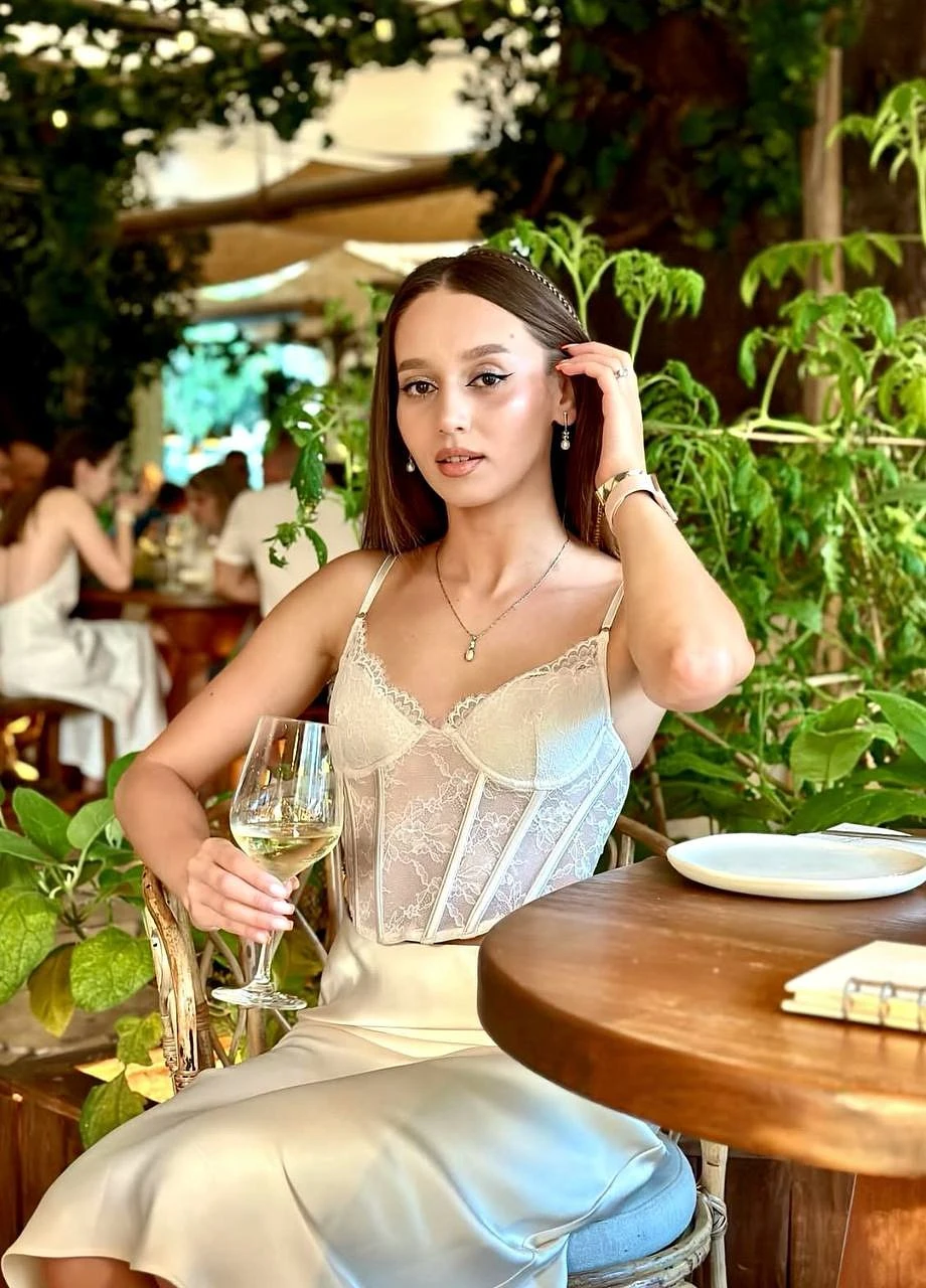 Ruslana – Ukrainian escort in Hong Kong — 5 / 10