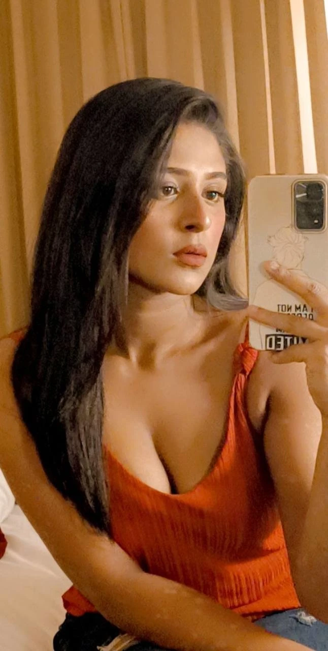 Kritika Real and Cams – Indian escort in Bangalore — 2 / 4
