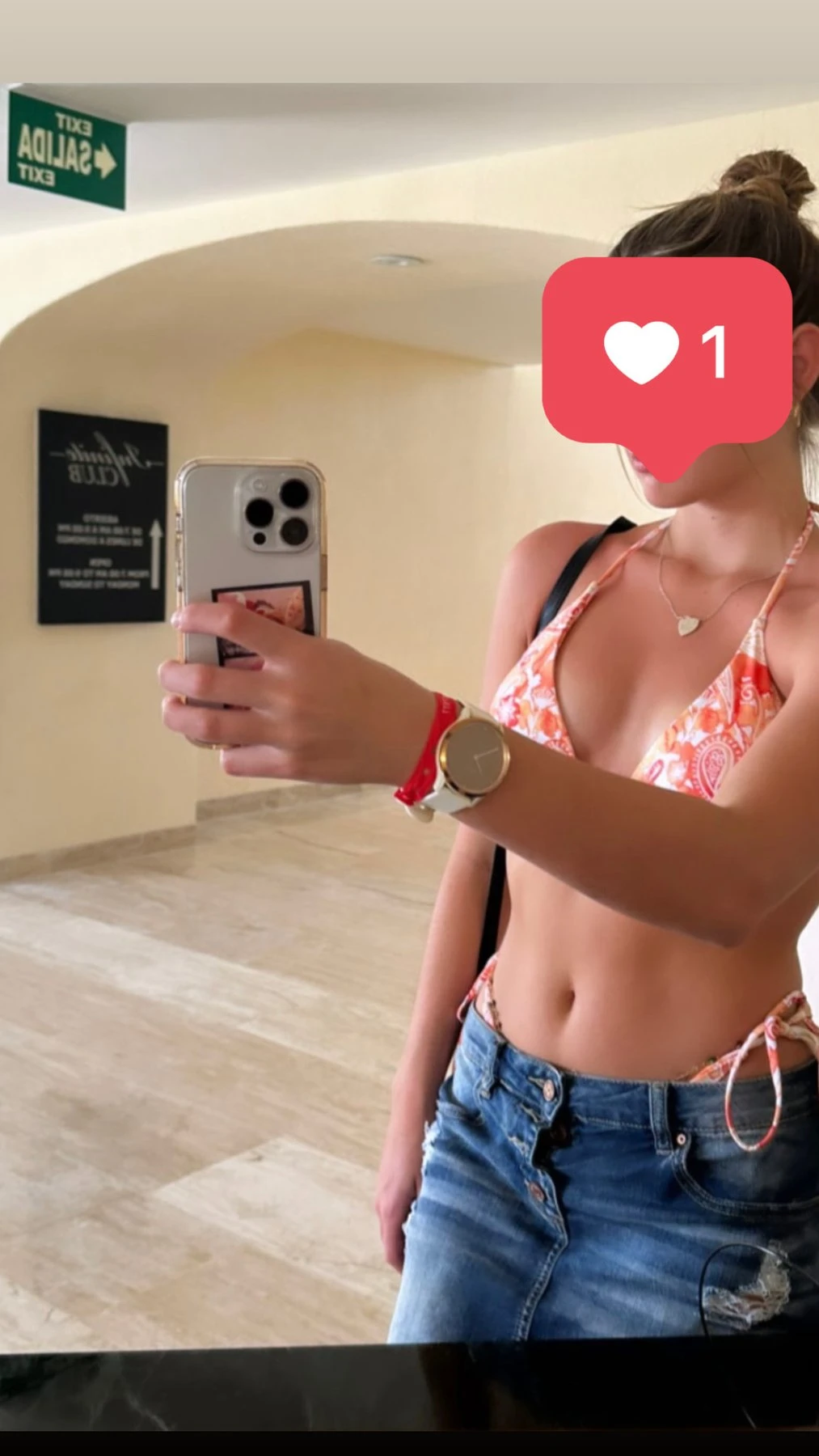 Selena Stoenis – Singaporean escort in Ahmedabad — 5 / 8
