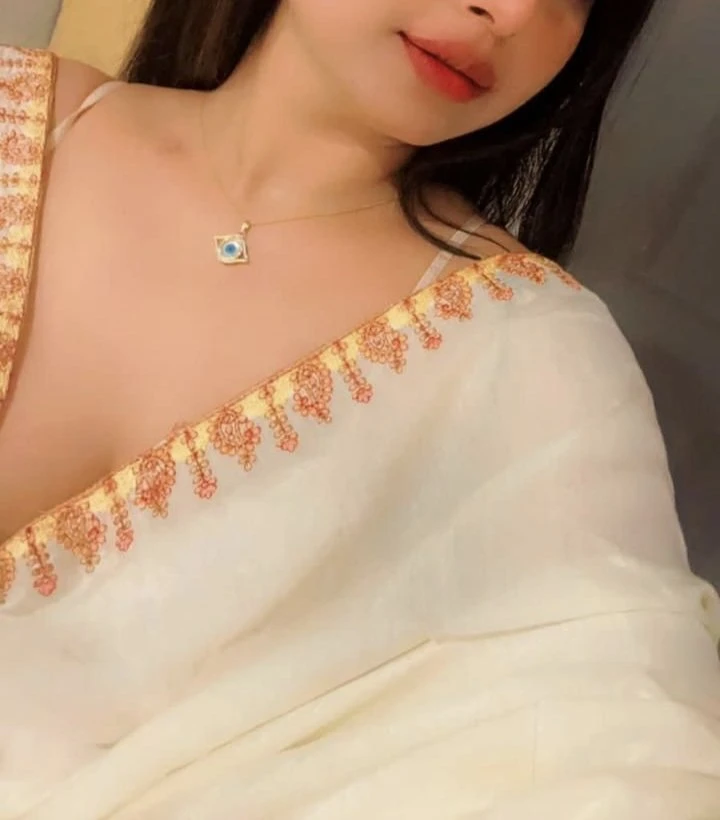 Heena – Indian escort in Chandigarh — 2 / 4