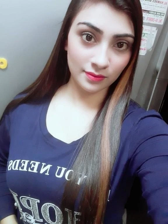 Lisa Roy – Indian escort in Bangalore — 2 / 4