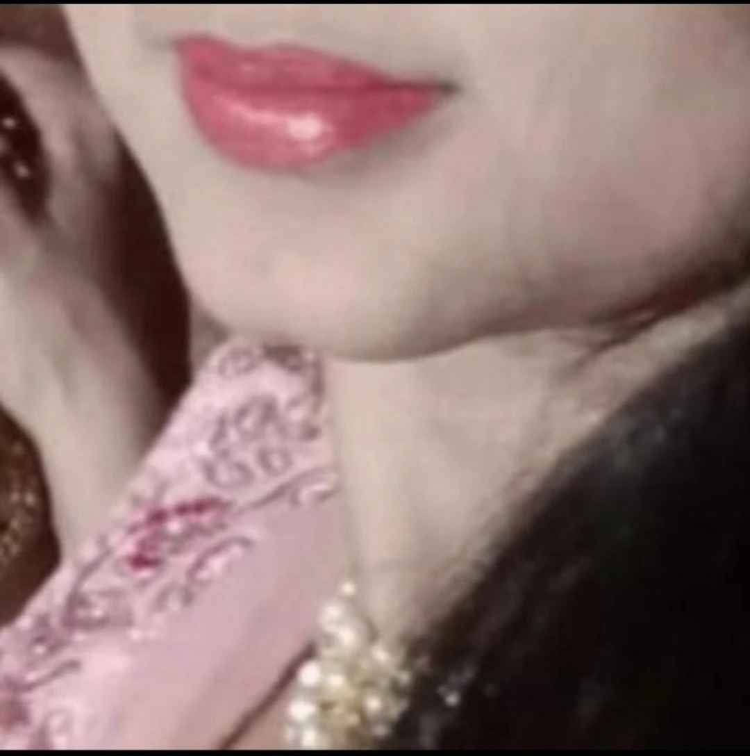 Sneha – Indian adult performer in Agra — 2 / 3