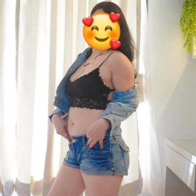 PRIYA CAM & REAL MEET – Indian escort in Bangalore — 5 / 7