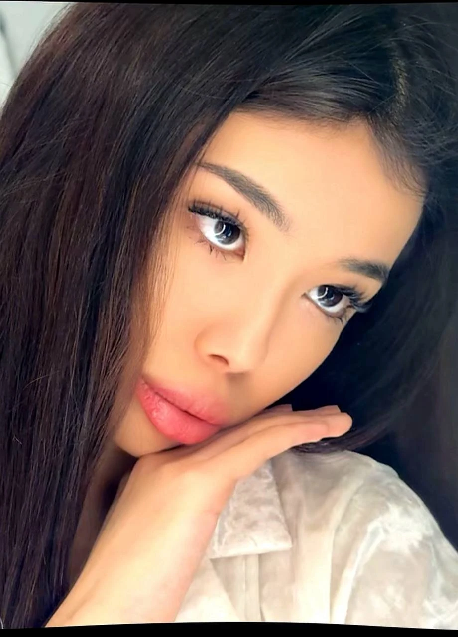 Adelina – Kazakhstani escort in Hong Kong — 3 / 13