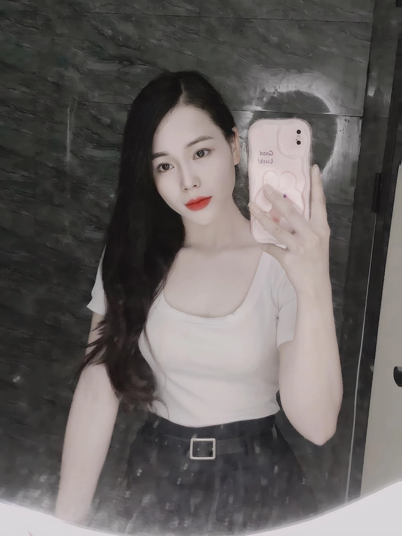 Linh – Vietnamese escort in Bangalore — 2 / 5