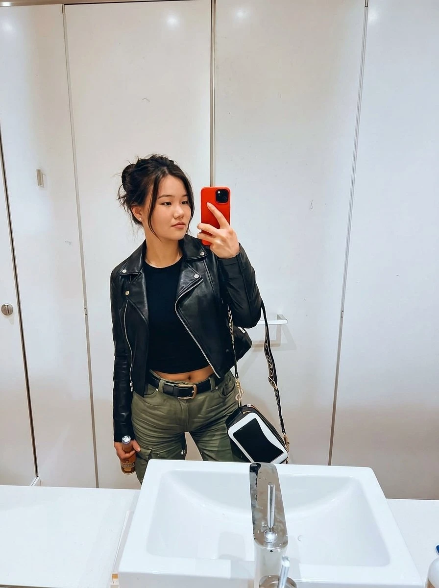 Evelyn Cum Hungry Girl – Kazakhstani escort in Hong Kong — 2 / 7
