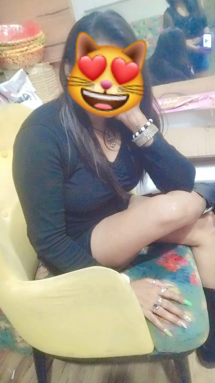 Ruchi – Indian escort in Chandigarh — 1 / 4