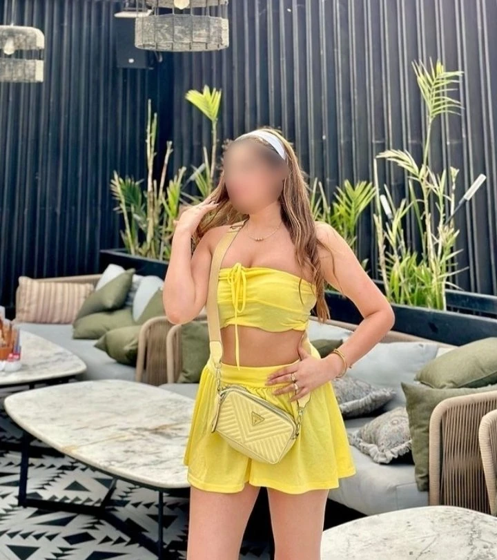 Cam Show & Real Meet – Indian adult performer in Ahmedabad — 1 / 5