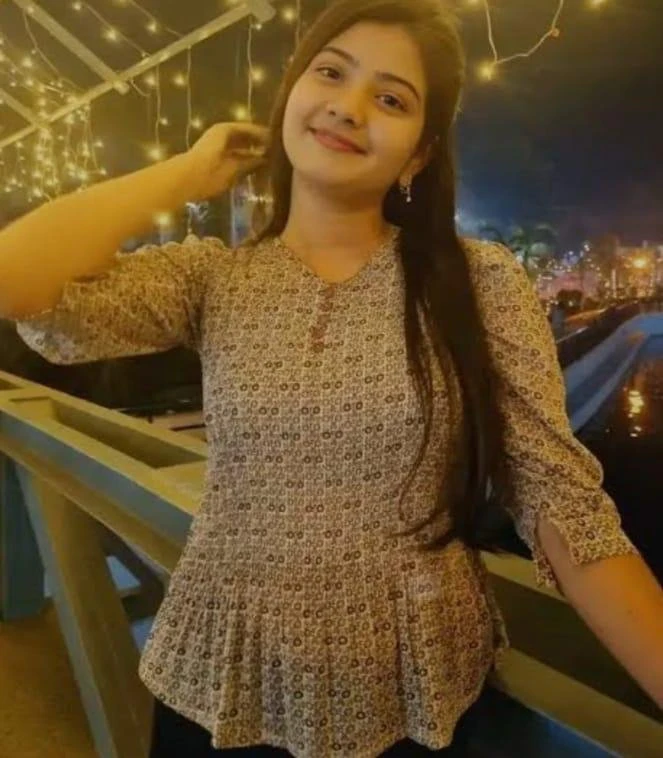 Dikhsa 98733 NOW 84431 ESSCORT service – Indian escort in Chandigarh — 1 / 4