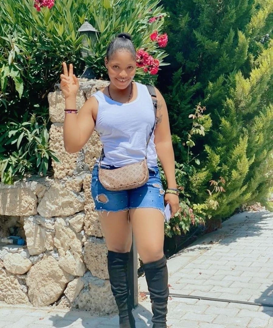 Fina – South African escort in Limassol — 3 / 4