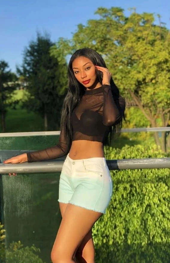 Vera – South African escort in Chandigarh — 2 / 4