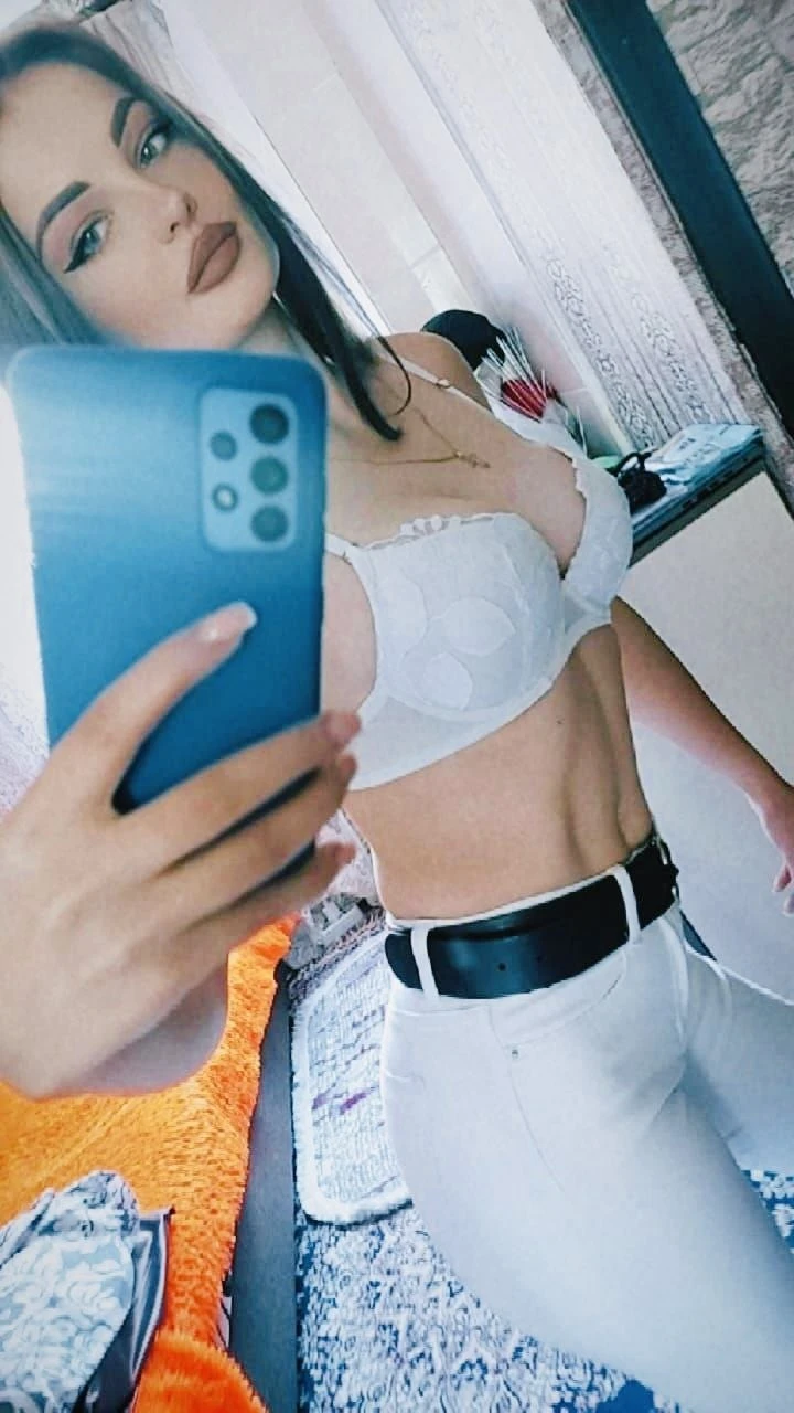 Full service Elle – Russian escort in Hong Kong — 4 / 6