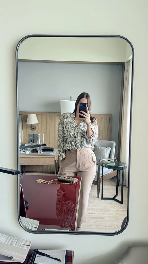 KHLOÉ ROY – French escort in Bangalore — 9 / 11