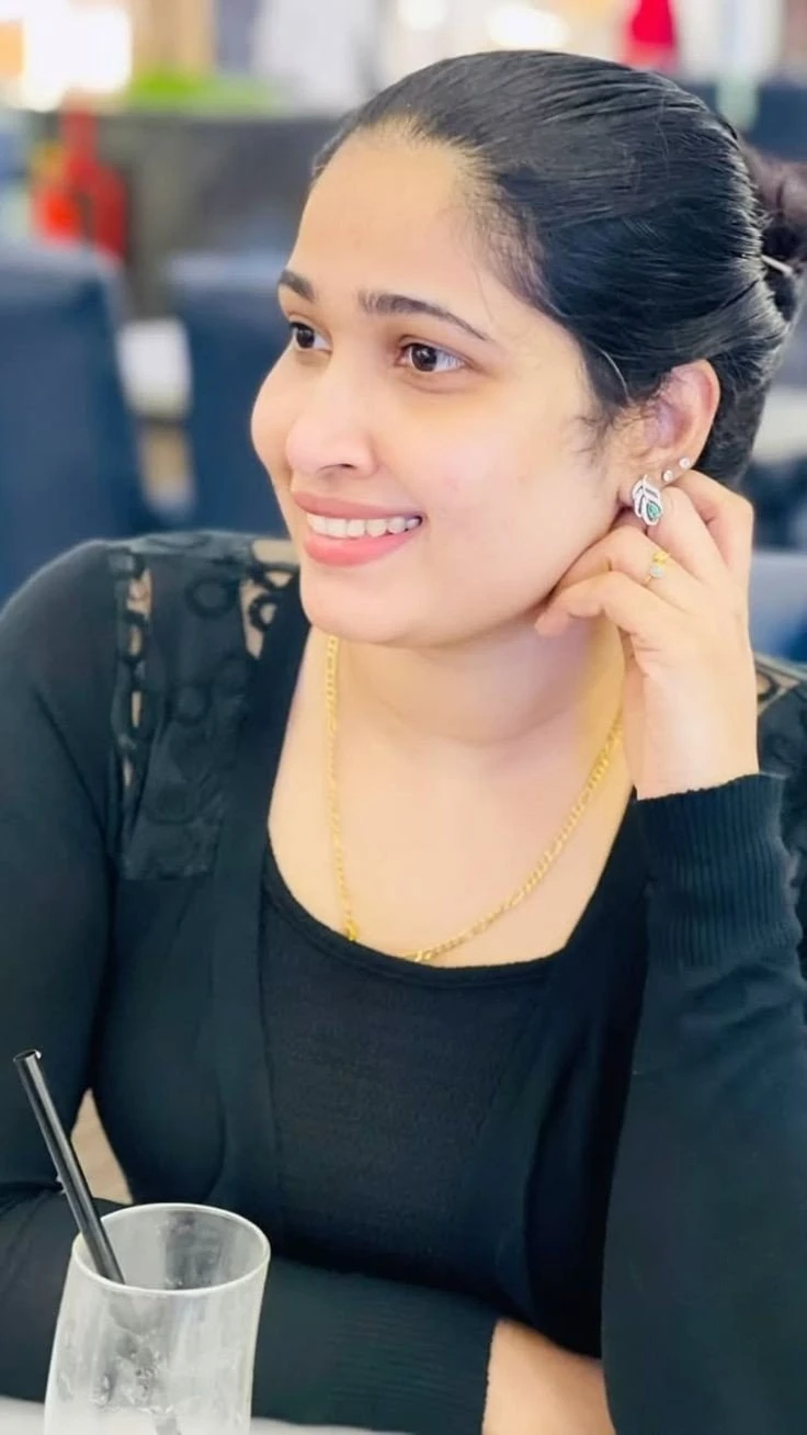 Riya – Indian escort in Ahmedabad — 3 / 7