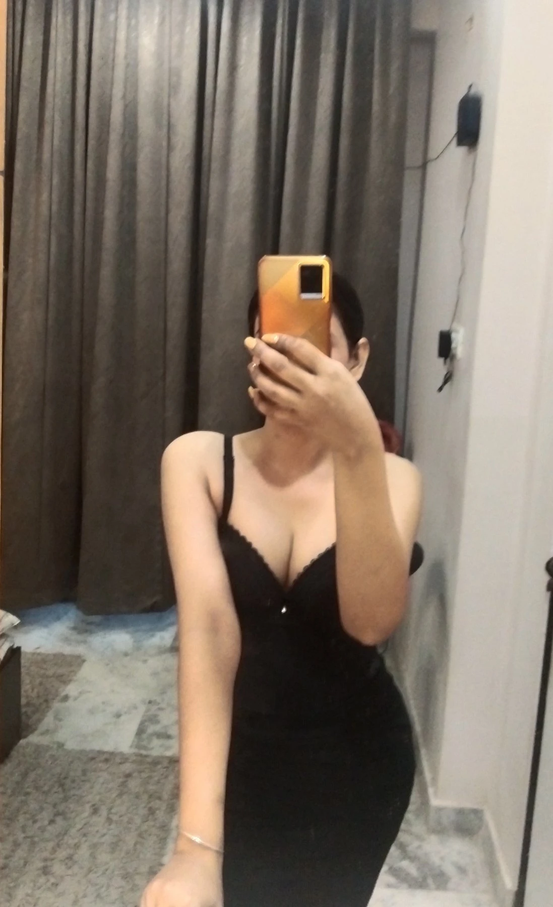 Urmi for Cam & Audio Sex Service – Indian escort in Bangalore — 2 / 3