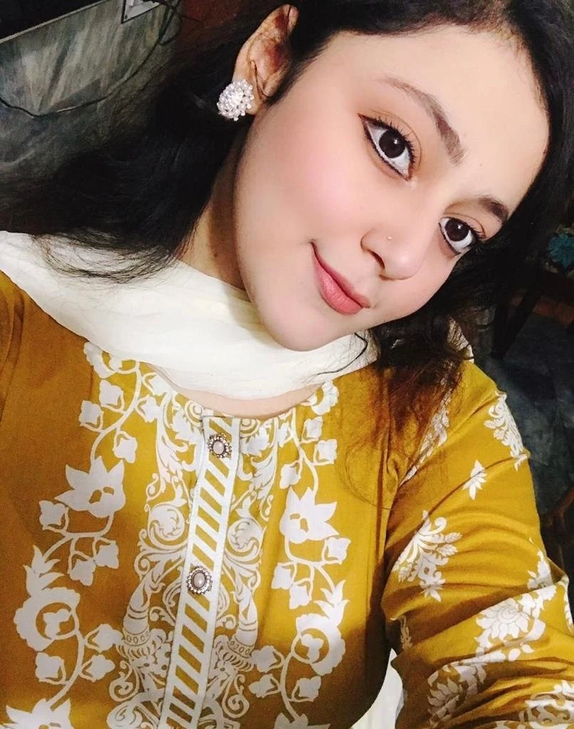 Nida Khatoon – Pakistani escort in Bangalore — 2 / 4