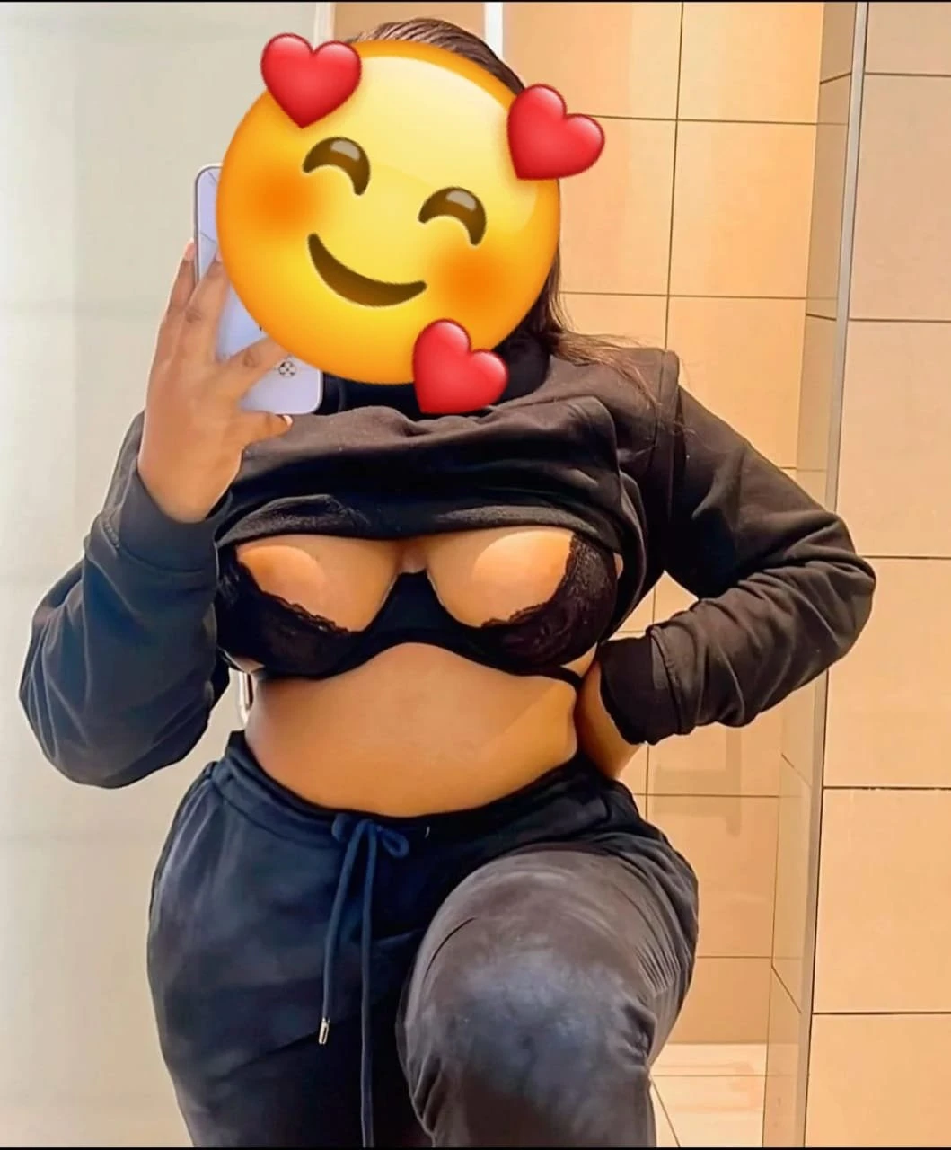 Sweet Rona – South African escort in Bangalore — 3 / 4
